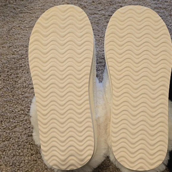 NWT American Eagle Snoopy Slippers - Picture 3 of 4